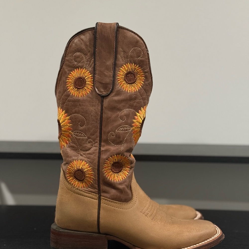 Tanner Mark Sunflower Embroidered Cowgirl Boots 5.5